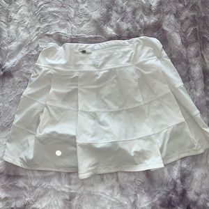 Lululemon size 4 Tall white tennis skirt